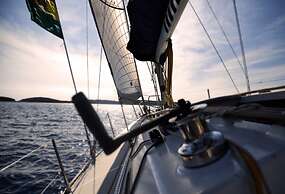 Houseboat With Roof Terrace in Uitgeestermeer