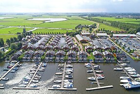 Houseboat With Roof Terrace in Uitgeestermeer