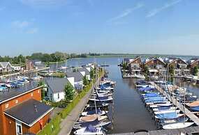 Houseboat With Roof Terrace in Uitgeestermeer