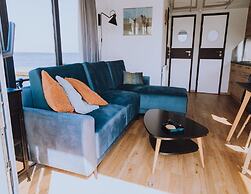 Houseboat With Roof Terrace in Uitgeestermeer