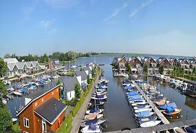 Houseboat With Roof Terrace in Uitgeestermeer