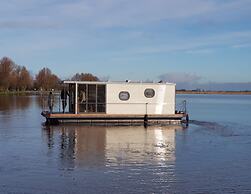 Houseboat With Roof Terrace in Uitgeestermeer