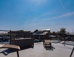 Houseboat With Roof Terrace in Uitgeestermeer