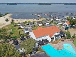 Nice Chalet With Microwave, Near the Veluwemeer