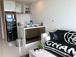 Beachfront Bang Saray By RoomQuest Hotel