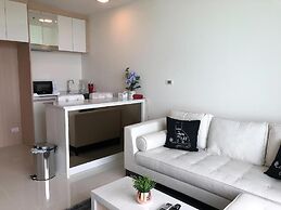 Beachfront Bang Saray By RoomQuest Hotel