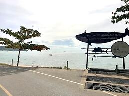 Beachfront Bang Saray By RoomQuest Hotel