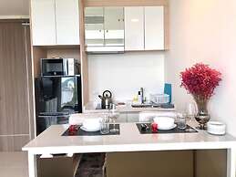 Beachfront Bang Saray By RoomQuest Hotel