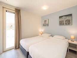 Nice Lodge With two Bathrooms, on a Holiday Park at 1.5 km. From the B