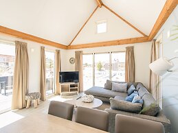 Nice Lodge With two Bathrooms, on a Holiday Park at 1.5 km. From the B