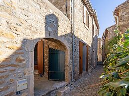 Holiday Home in Minerve With Private Courtyard