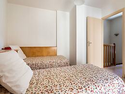 Holiday Home in Minerve With Private Courtyard
