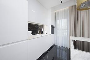 Grzybowska Apartment by Renters Prestige