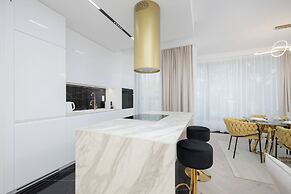 Grzybowska Apartment by Renters Prestige