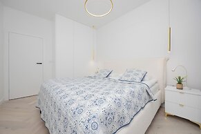 Grzybowska Apartment by Renters Prestige