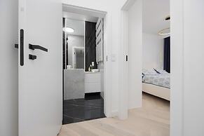 Grzybowska Apartment by Renters Prestige