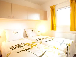 Cozy Chalet With Dishwasher on a Holiday Park