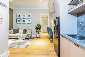 Roseville SOHO and Suites by Nagisa Bali