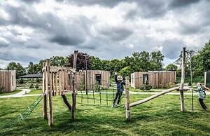 Spacious Villa in Forest Park