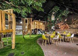 Spacious Villa in Forest Park