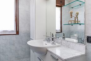 Ganden s Flat in Modena