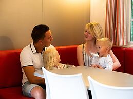 Fine Chalet With Microwave Located in the Ardennes