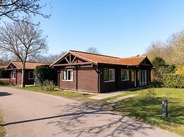Wooden Bungalow With Dishwasher, 3 km. van Putten