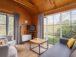 Wooden Bungalow With Dishwasher, 3 km. van Putten