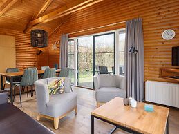 Wooden Bungalow With Dishwasher, 3 km. van Putten