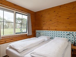 Wooden Bungalow With Dishwasher, 3 km. van Putten