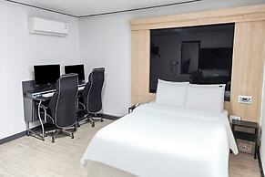 Osan J Hotel