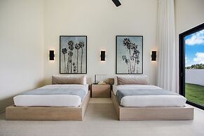 Luxurious 12-bedroom Oceanfront Villa With Private Chef Butler Private