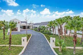 Luxurious 12-bedroom Oceanfront Villa With Private Chef Butler Private
