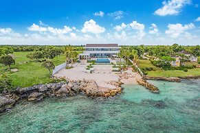 Luxurious 12-bedroom Oceanfront Villa With Private Chef Butler Private