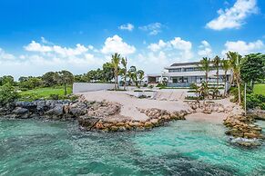 Luxurious 12-bedroom Oceanfront Villa With Private Chef Butler Private