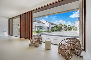 Luxurious 12-bedroom Oceanfront Villa With Private Chef Butler Private