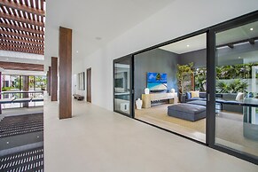 Luxurious 12-bedroom Oceanfront Villa With Private Chef Butler Private