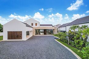 Luxurious 12-bedroom Oceanfront Villa With Private Chef Butler Private