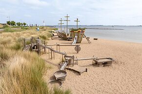 Villa in Hellevoetsluis Near North Sea Beach