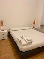 Easy Milano Rooms & Apartments