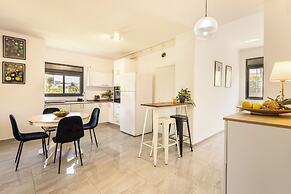 Bahai Gardens Vista Apts by Sea N' Rent