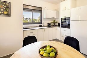 Bahai Gardens Vista Apts by Sea N' Rent