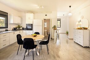 Bahai Gardens Vista Apts by Sea N' Rent