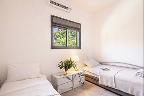 Bahai Gardens Vista Apts by Sea N' Rent