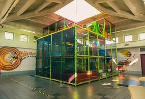 Nice Tent Lodge With Bathroom, Near a Lake