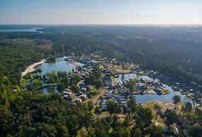 Nice Tent Lodge With Bathroom, Near a Lake