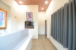Hotel Shri Dhwaja Inn