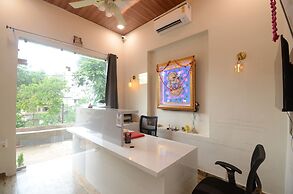 Hotel Shri Dhwaja Inn