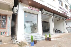 Hotel Shri Dhwaja Inn