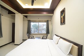 Hotel Shri Dhwaja Inn